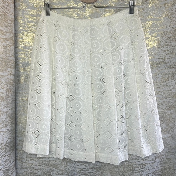 Banana Republic White Cotton Eyelet Lace Skirt Size 4 - Picture 3 of 13